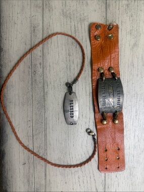 2 Lenny & Eva leather band bracelets 
plus +  2 interchangeable L & E charms